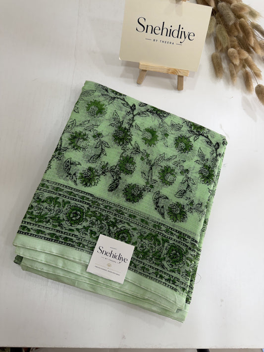 Floral prints - Pastel Green